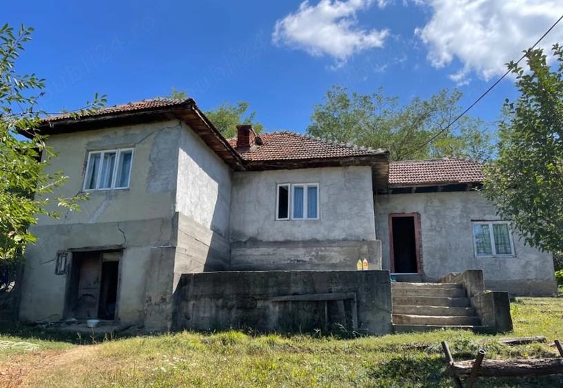 Casă cu 4 camere cu Teren 6765 Mp în Pușcașu