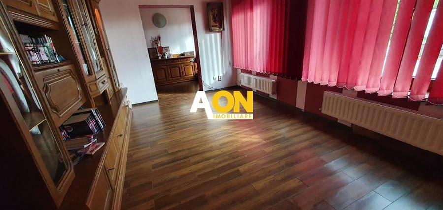 Casă individuală cu 4 camere cu Canalizare în Sud