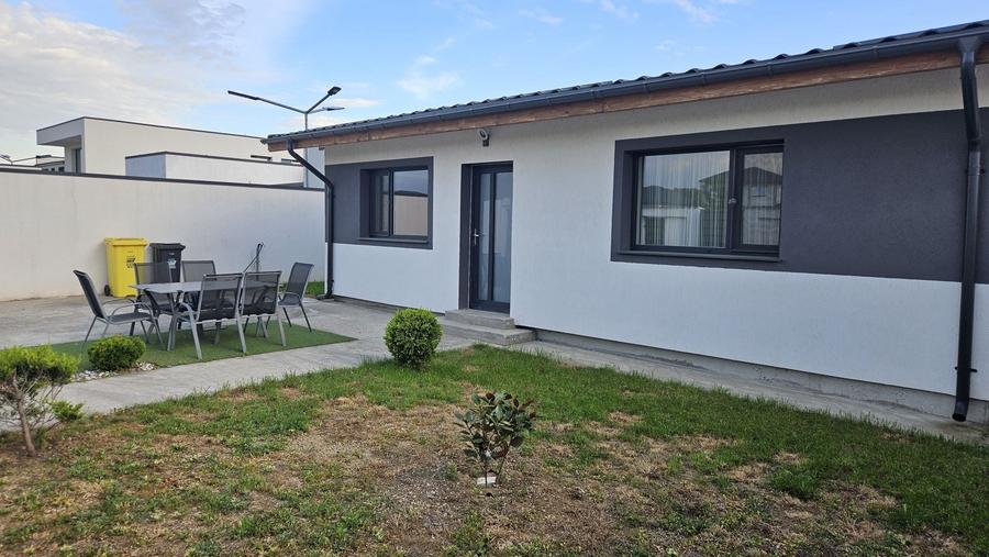 Casă cu 2 camere cu Teren 300 Mp în Central