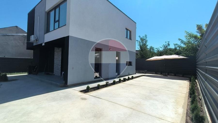 Casă cu 4 camere cu Teren 321 Mp în Port