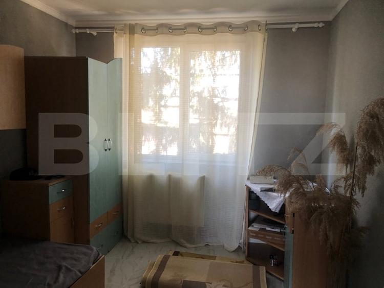Apartament cu 4 camere semidecomandat, mobilat în Cloșca