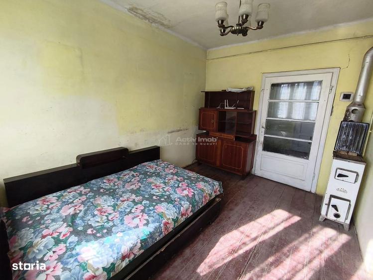 Casă cu 4 camere cu Teren 300 Mp în Muncitoresc