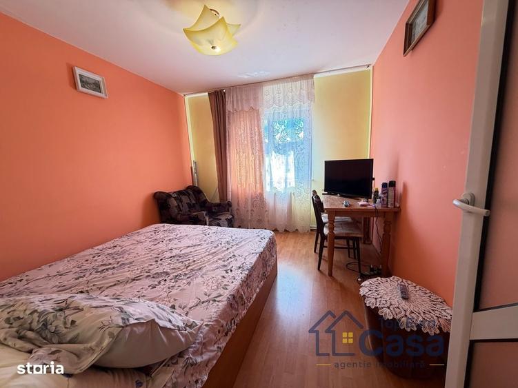 Apartament cu 4 camere decomandat în Central