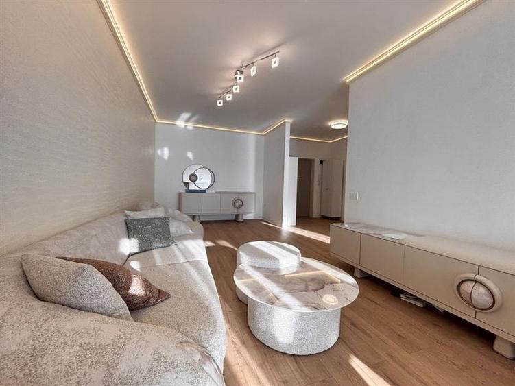 Apartament cu 3 camere decomandat, mobilat în Spitalul Județean
