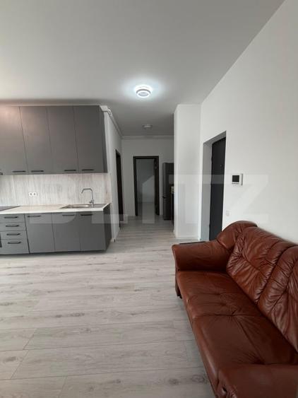 Apartament cu 3 camere semidecomandat, mobilat în Semicentral