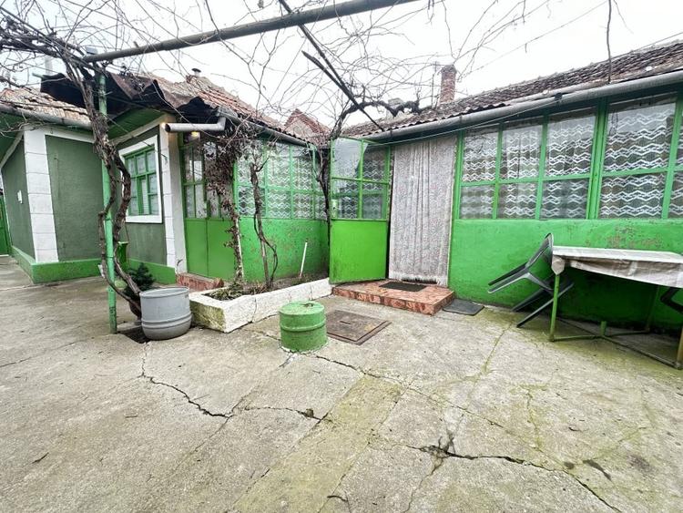 Casă individuală cu 4 camere cu Canalizare în Dorobanților