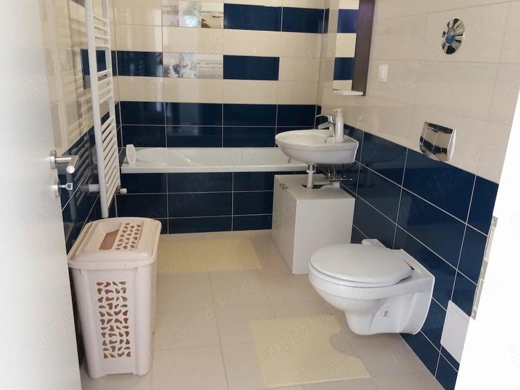 Apartament cu 3 camere decomandat în Tractorul