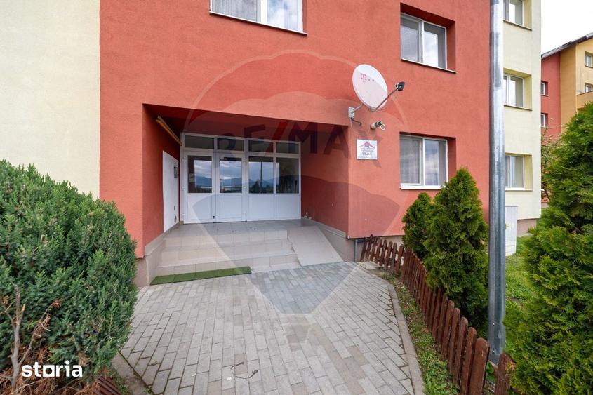 Apartament cu 4 camere decomandat, mobilat în Sânpetru