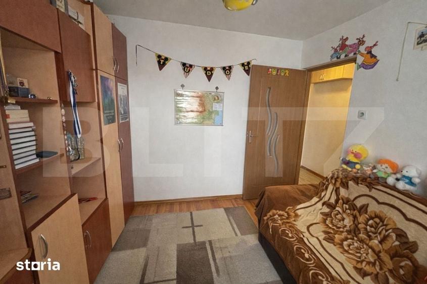 Apartament cu 3 camere în Dâmbu Pietros