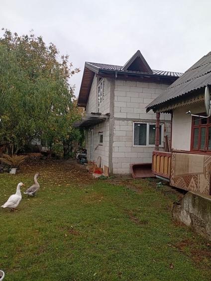 Casă cu 4 camere în Cornu Luncii