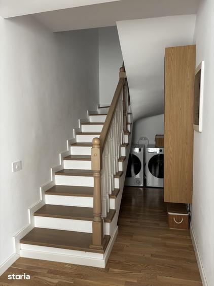Casă cu 5 camere cu Teren 265 Mp în Mogoșoaia
