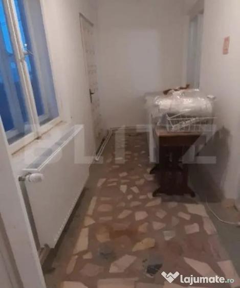 Casă cu 5 camere cu Teren 2348 Mp în Găești