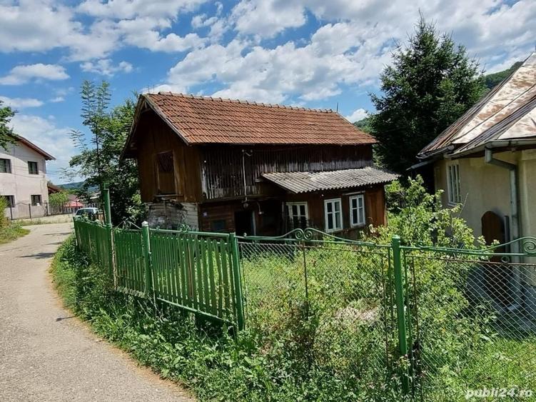 Casă cu 5 camere în Aluniș