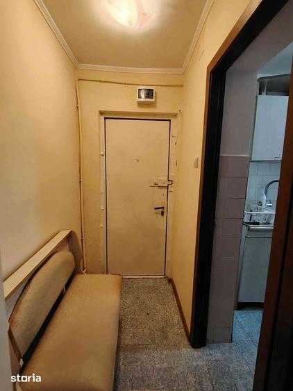 Apartament cu 2 camere semidecomandat în Micro 6