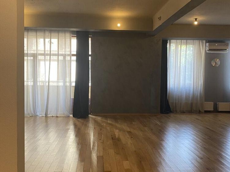 Apartament cu 4 camere, mobilat în Dacia