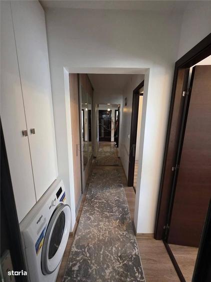 Apartament cu 3 camere decomandat în Girocului