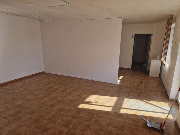 Spațiu comercial, de 60 mp, în Poarta Albă