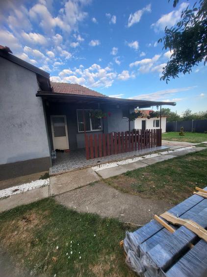 Casă cu 3 camere în Iratoșu