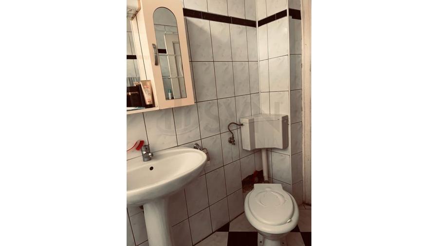 Apartament cu 4 camere semidecomandat în Armeneasca