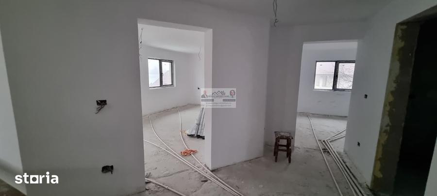 Casă cu 5 camere cu Teren 504 Mp în Tătărăști