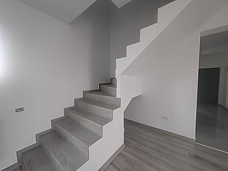Casă individuală cu 4 camere cu Teren 400 Mp în Domnești