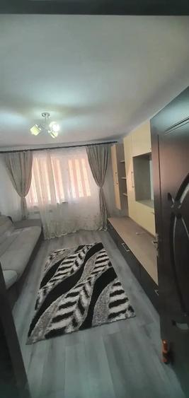 Apartament cu 3 camere decomandat în Cet