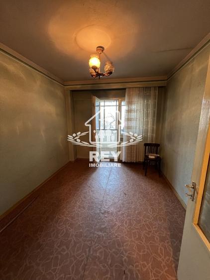 Apartament cu 4 camere decomandat în Central