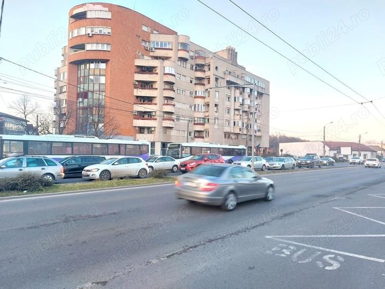 Apartament cu 3 camere semidecomandat în Central
