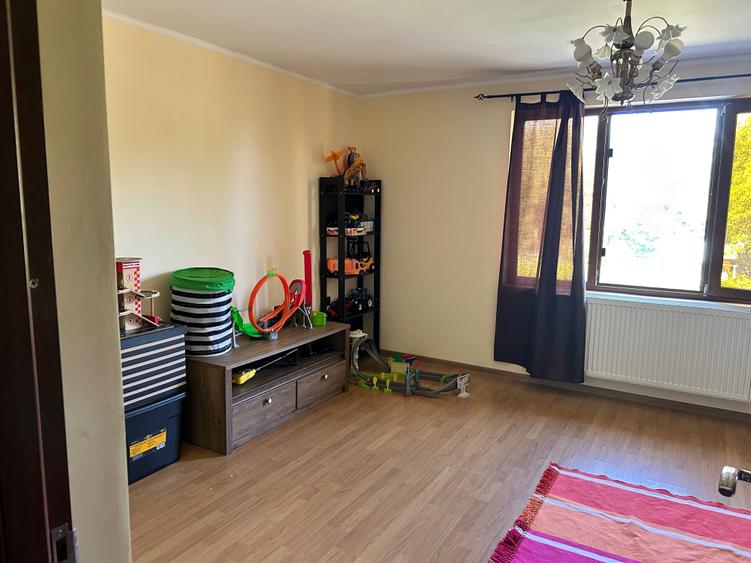 Casă cu 4 camere în Negrea