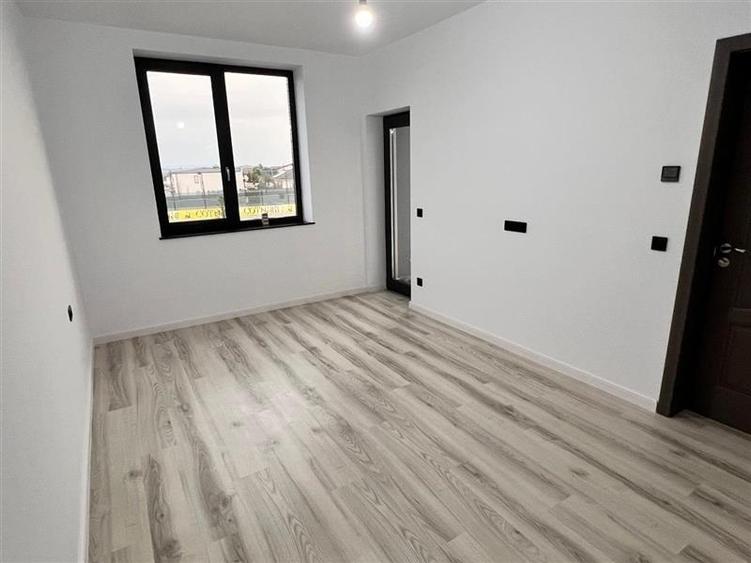 Duplex cu 4 camere cu Canalizare în Valea Lupului