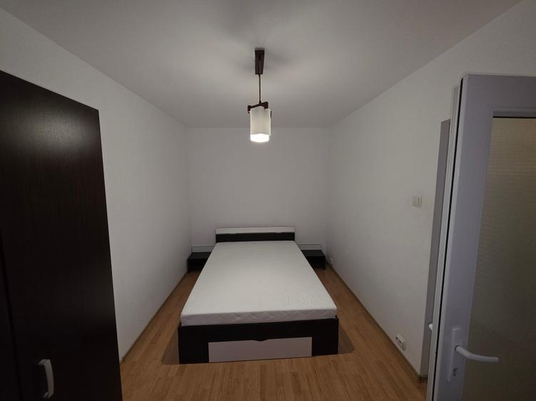 Apartament cu 3 camere semidecomandat în Inel II