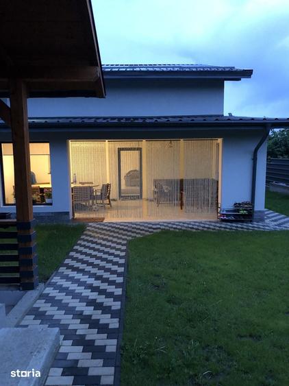 Casă cu 4 camere cu Teren 500 Mp în Coman