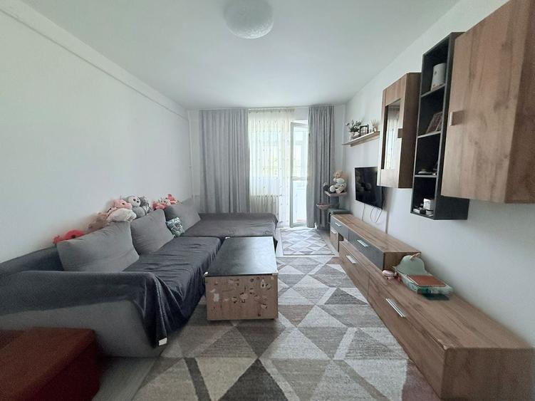 Apartament cu 3 camere decomandat, mobilat în Drumul Taberei