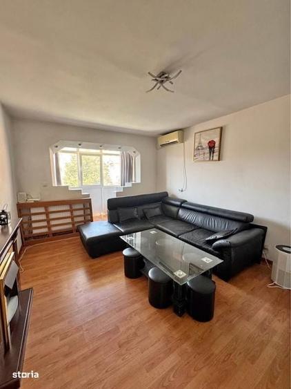 Apartament cu 3 camere în Craiovița Nouă