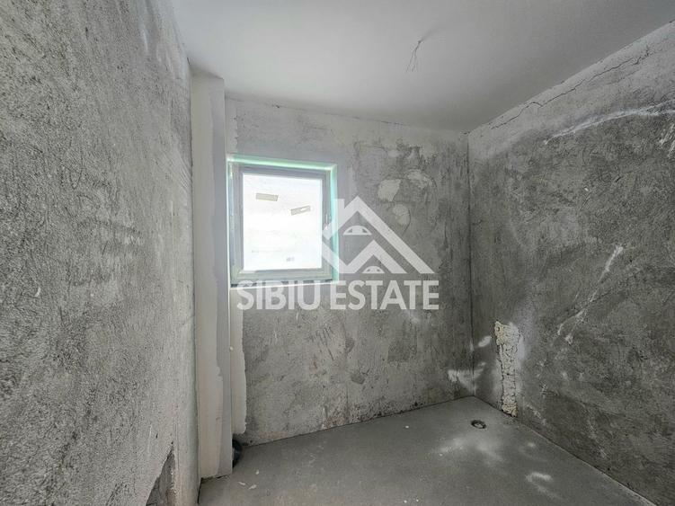 Duplex cu 4 camere cu Canalizare în Exterior Nord