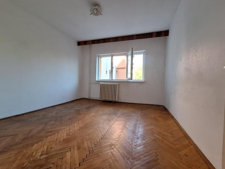 Apartament cu 2 camere decomandat în Soarelui