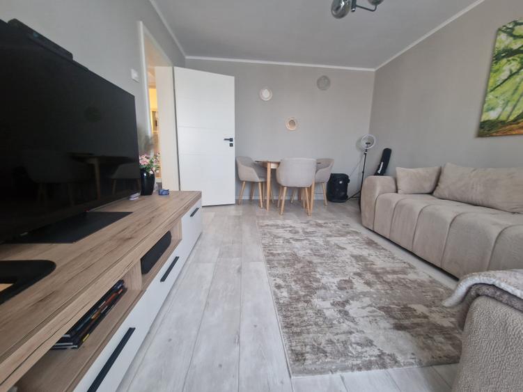 Apartament cu 3 camere decomandat în CET