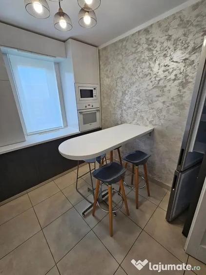 Apartament cu 3 camere decomandat în Tomis II