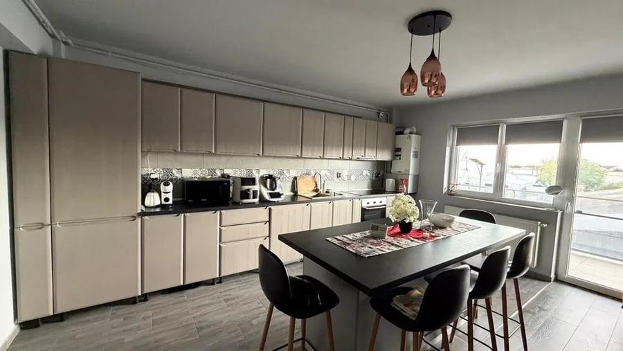 Apartament cu 3 camere decomandat, mobilat în Mărăști