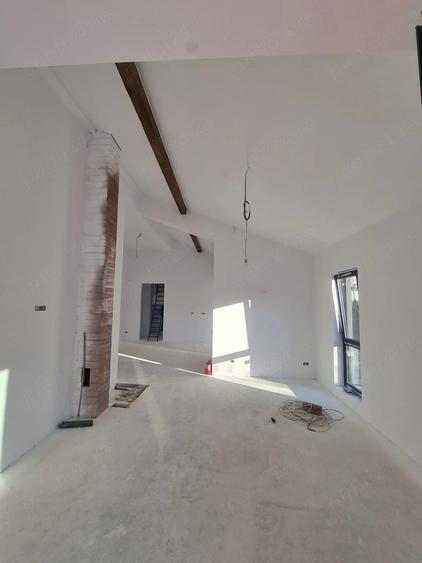 Casă cu Teren 440 Mp în Ghiroda