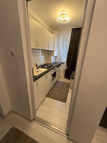 Garsonieră decomandată în Precista