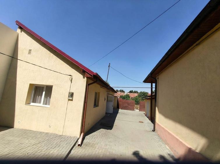 Casă individuală cu 5 camere cu Canalizare în Lunei