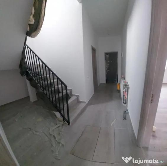 Casă cu 5 camere cu Teren 400 Mp în Central