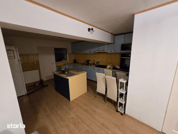 Casă cu 5 camere cu Canalizare în Dâmbul Rotund