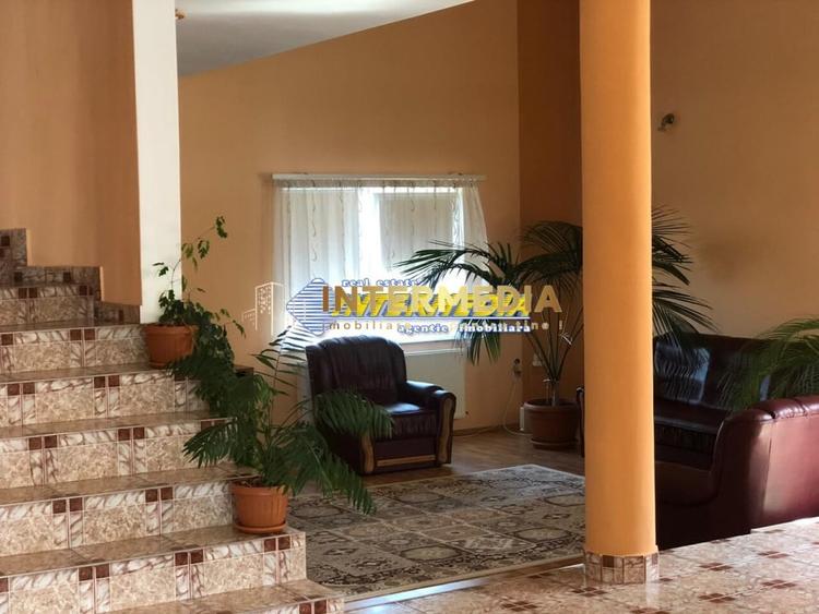Casă individuală cu 6 camere cu Canalizare în Cetate