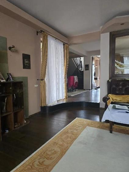 Casă cu 7 camere cu Teren 1000 Mp în Crișan
