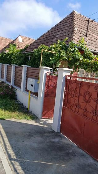 Casă cu 3 camere cu Teren 11 Mp în Exterior Vest