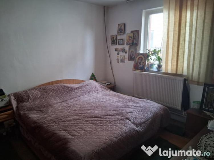 Casă cu 7 camere cu Teren 863 Mp în Brestei