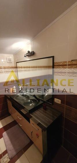 Apartament cu 5 camere decomandat, mobilat în Central