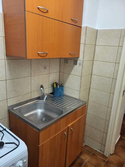 Garsonieră decomandată în Far